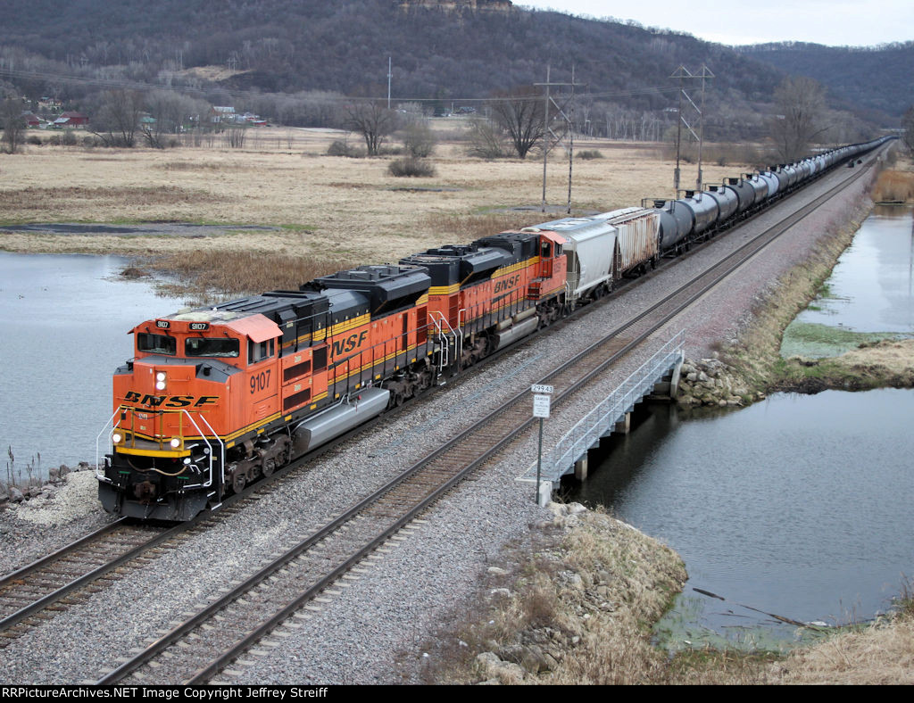 BNSF 9107